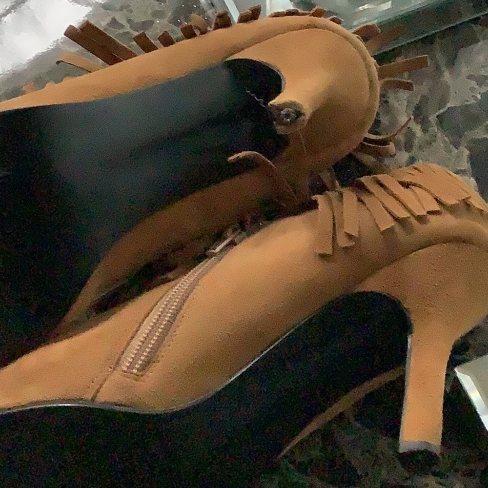 Shoes - Picture 4 of 4